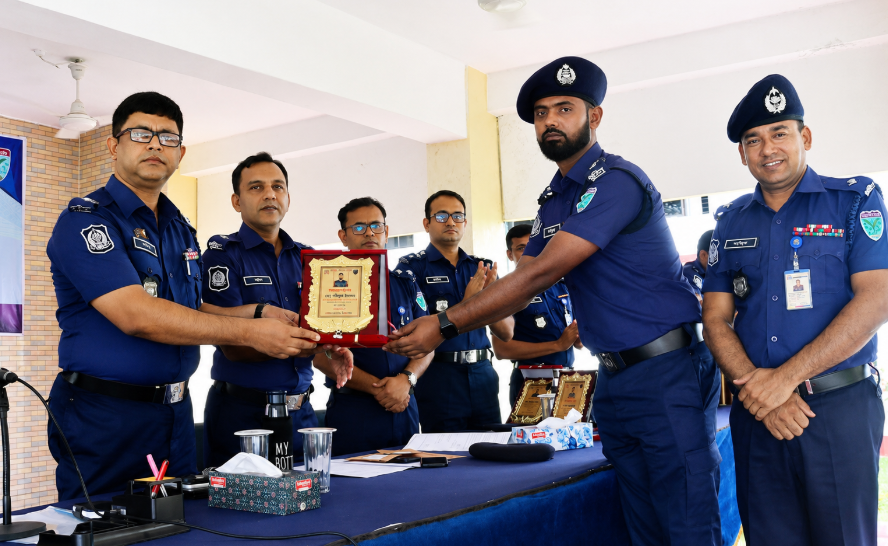 সুনামগঞ্জ জেলার শ্রেষ্ঠ মাদক উদ্ধারকারী কর্মকর্তা হিসেবে পুরস্কৃত ধর্মপাশা থানার এসআই শরীফুল ইসলাম