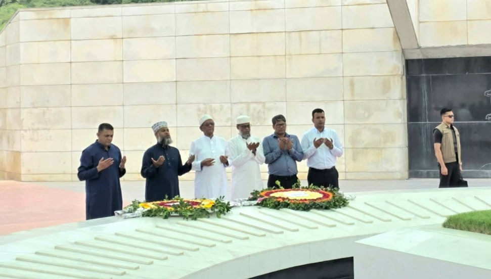 জিয়াউর রহমান ও খালেদা জিয়ার সমাধিতে রাষ্ট্রপতির শ্রদ্ধা