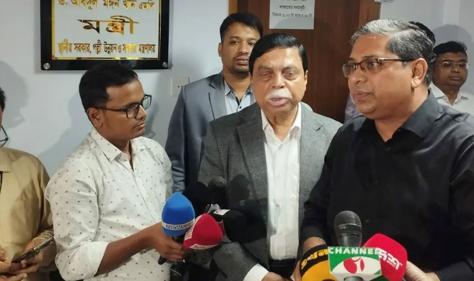 ৬ মাসে দুই লাখ শ্রমিক নেবে মালয়েশিয়া: প্রতিমন্ত্রী শাহে আলম