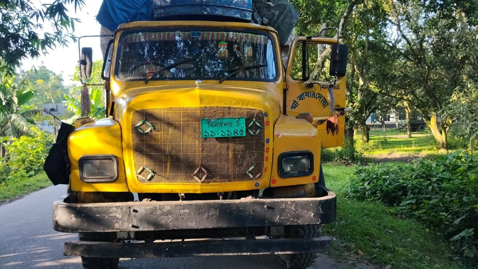 কৃষকের সার সংকটে,আলমডাঙ্গার চিৎলায় ৪৪০ বস্তা টিএসপি পাচারের অভিযোগে ট্রাক আটক