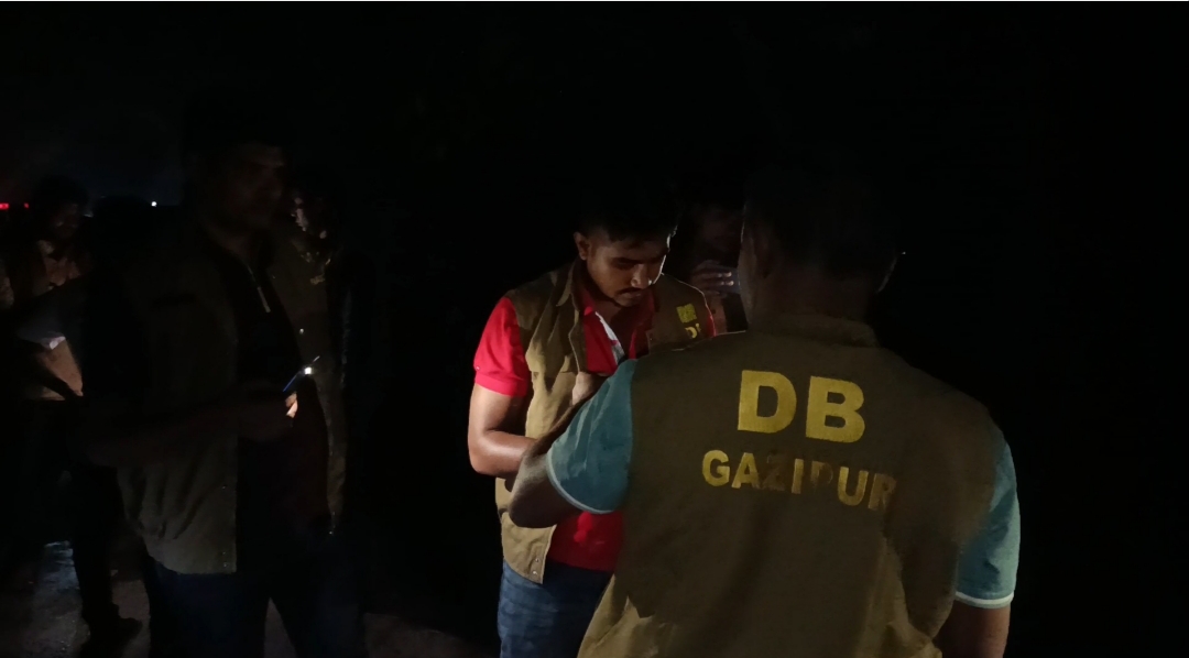 শ্রীপুরে বিকাশ এজেন্টের গাড়িতে গুলি চালিয়ে ৪ কোটি টাকা ছিনতাই, আহত ১
