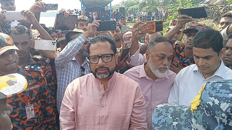নাজিরপুরে অর্ধশত যাত্রী নিয়ে কালিগঙ্গা নদীতে ট্রলারডুবি; ঘটনাস্থল পরিদর্শন করেন প্রতিমন্ত্রী সোহেল মনজুর