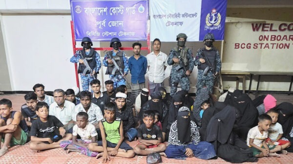 টেকনাফে নৌবাহিনী ও কোস্টগার্ডের যৌথ অভিযানে ৩৯ জন অপহৃতকে উদ্ধার ২ পাচারকারী আটক