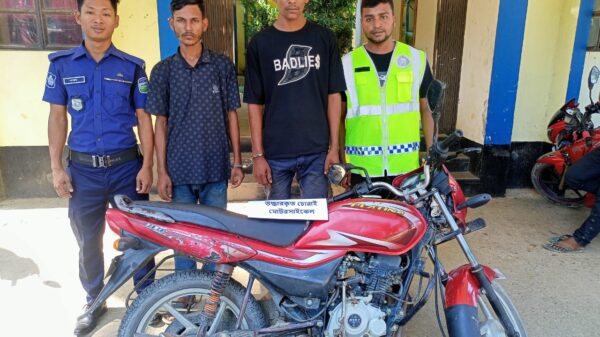 মধ্যনগরে বিশেষ অভিযানে মোটরসাইকেলসহ দুই চোর গ্রেফতার