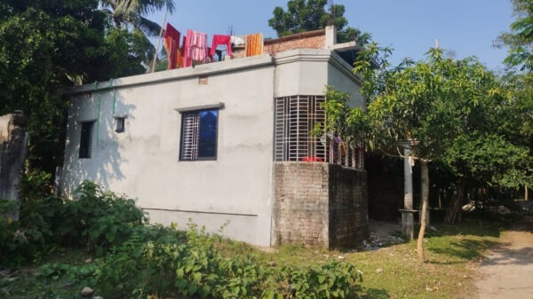 শ্রীপুরে জমি দেওয়ার কথা বলে অর্থ আত্মসাতের অভিযোগ আপন ভাইয়ের বিরুদ্ধে