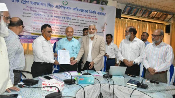 হাঁসের ডাক প্লেগ রোগ প্রতিরোধে স্বনির্ভরতা: বাকৃবি দিলো ভ্যাকসিন সিড