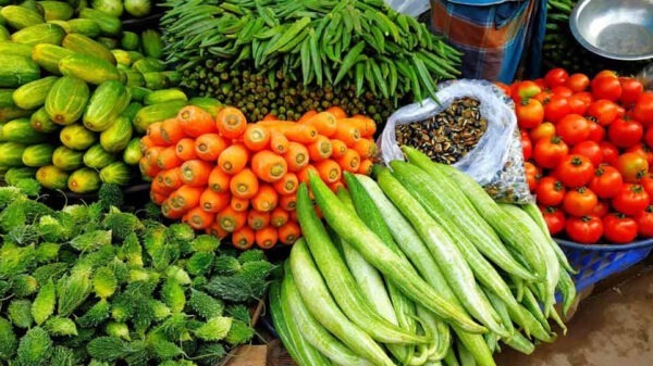 চড়া সবজির দাম, ক্রেতাদের শীতের শুরুর স্বস্তি নেই