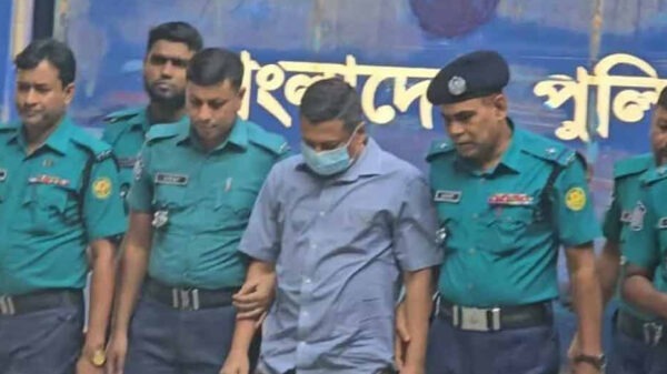 মানবতাবিরোধী অপরাধ মামলায় ট্রাইব্যুনালে হাজির সাবেক আইজিপি চৌধুরী মামুন