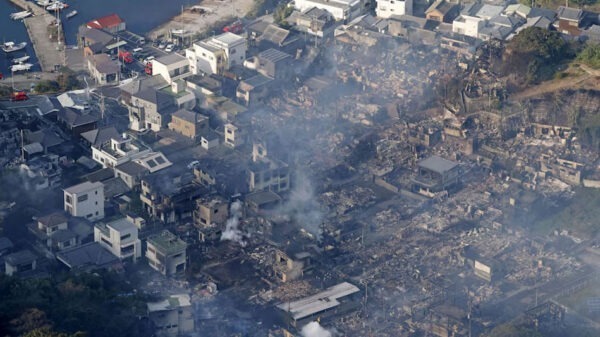জাপানের উপকূলীয় শহরে ভয়াবহ অগ্নিকাণ্ড — ১৭০ টিরও বেশি ভবন পুড়ে ছাই