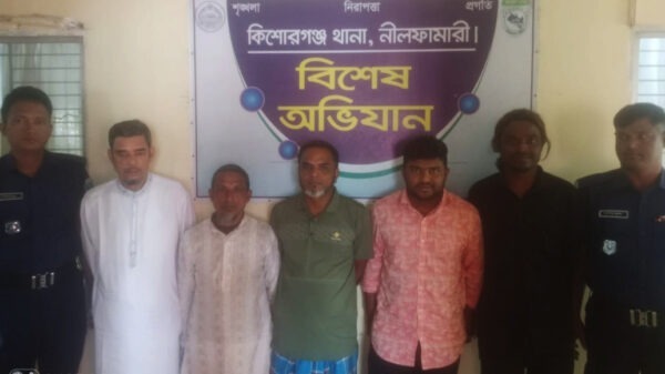 কিশোরগঞ্জে ভিসা প্রতারক চক্রের গডফাদার ও নিষিদ্ধ কার্যক্রম আ'লীগের ২কর্মীসহ গ্রেফতার ৫ 