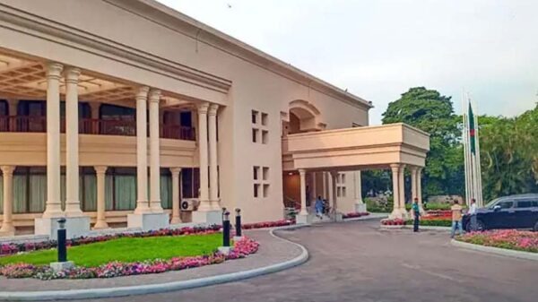 প্রধান উপদেষ্টার সঙ্গে বিএনপি, জামায়াত ও এনসিপির বৈঠক