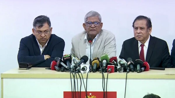 খালেদা জিয়াকে সুস্থ করতে চিকিৎসকরা আপ্রাণ চেষ্টা করছেন: মির্জা ফখরুল