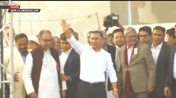 গণসংবর্ধনা মঞ্চে তারেক রহমান