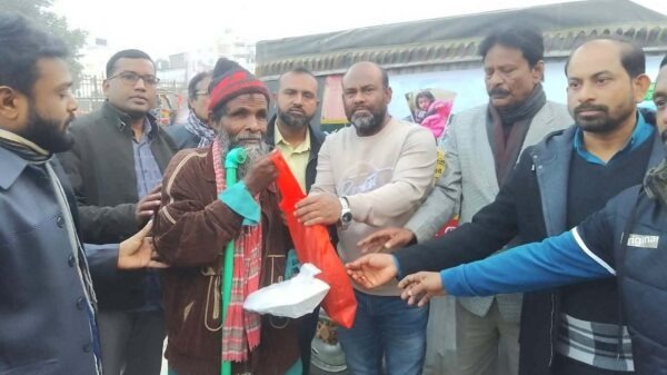 ভেড়ামারা কনটেন্ট সোসাইটির উদ্যোগে দুস্থ শীতার্তদের মাঝে শীতবস্ত্র ও খাদ্য বিতরণ