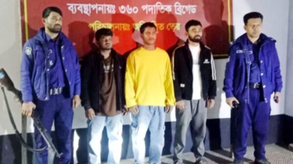 হবিগঞ্জ চাঁদা'দাবির অভিযোগে আটক ৩