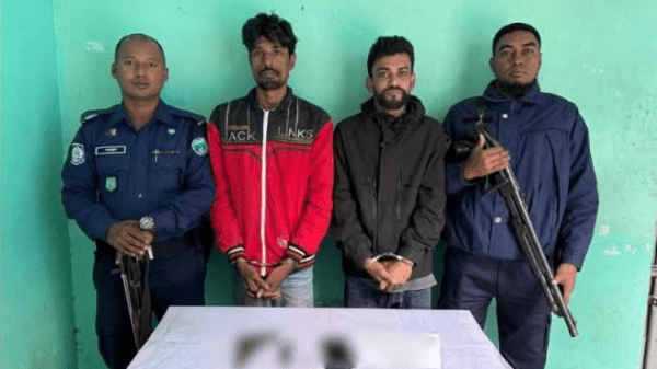 বেগমগঞ্জে আবাসিক হোটেল থেকে পিস্তল-গুলিসহ গ্রেপ্তার ২