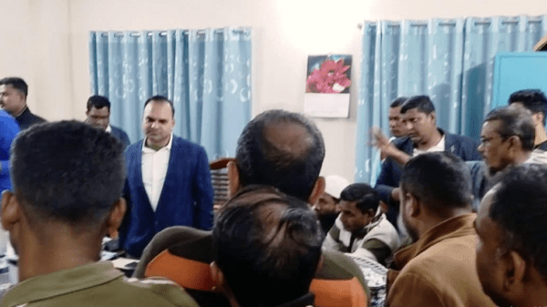 গোপনীয় টেন্ডার আহবান,দুর্নীতি ও অনিয়মের দায়ে নোয়াখালীর জনস্বাস্থ্য প্রকৌশলী অবরুদ্ধ